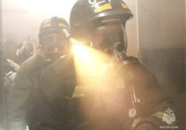 В Чите в 4 мкр на КСК в ночь на 22 октября на пятом этаже многоквартирного дома загорелся мусор