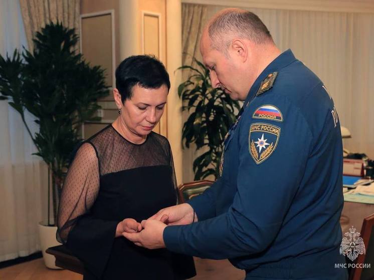 Глава МЧС вручил семьям погибших спасателей госнаграды