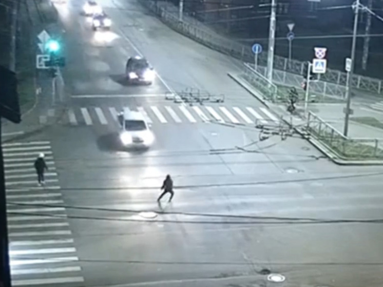 Опасную игру затеяли подростки на перекрестке в Петрозаводске