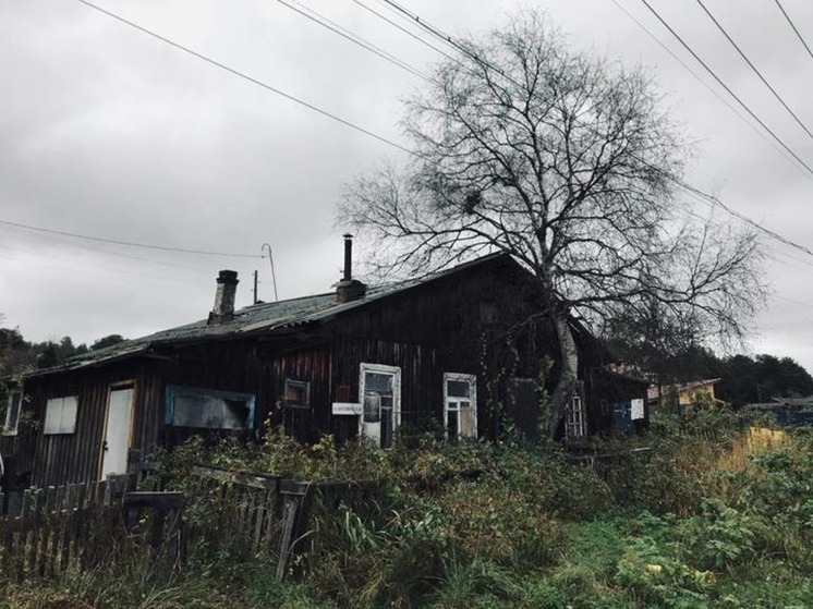 Жители отдаленного района Петрозаводска рассказали о жизни в гниющих бараках