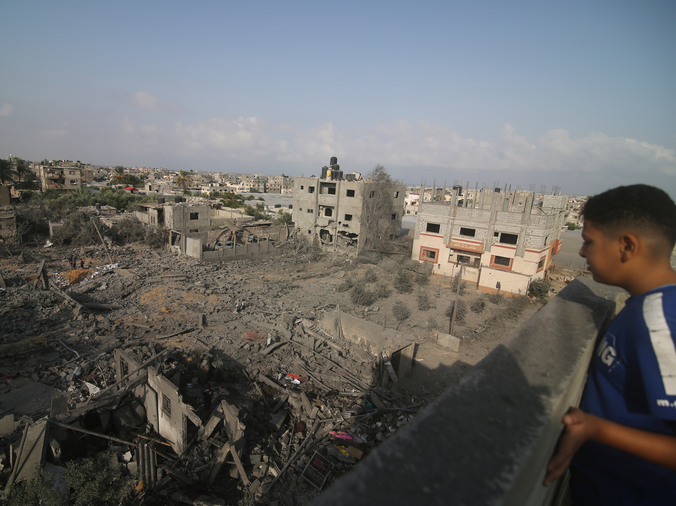Газа стала пустыней, с ливанской границы эвакуировали детей: кадры палестино-израильской войны