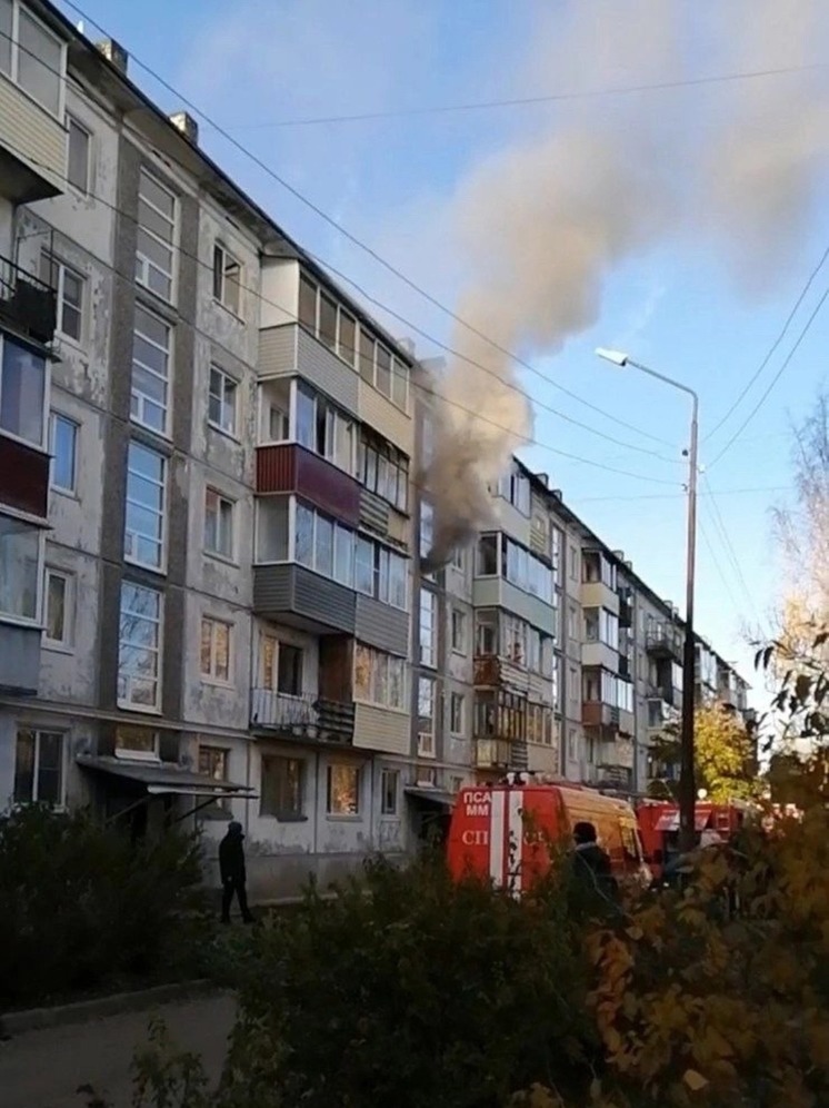 В Петрозаводске горит многоквартирный дом, есть пострадавший
