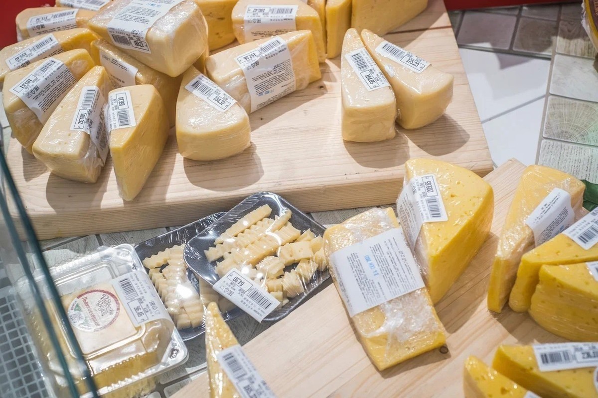 Сыр, творог, йогурт: врач Подчинёнова рассказала томичам, какие продукты помогут предотвратить развитие остеопороза