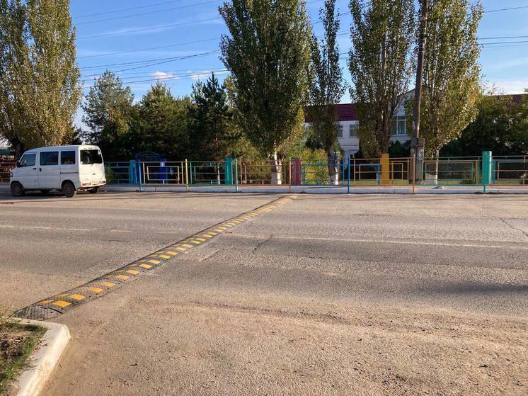 В селе Началово Приволжского района установили новые «лежачие полицейские»