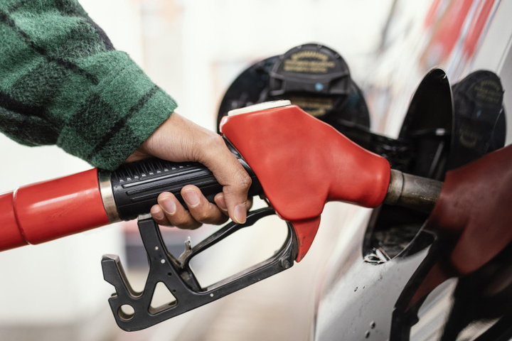 В Костромской области постепенно снижаются цены на бензин