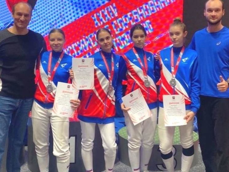 Алтайские фехтовальщицы на всероссийских соревнованиях взяли серебро в командном турнире