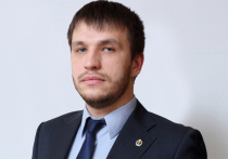 Пресс-служба Федеральной палаты адвокатов сообщила, что избитый в Чечне адвокат Александр Немов был награжден орденом "За верность адвокатскому долгу"