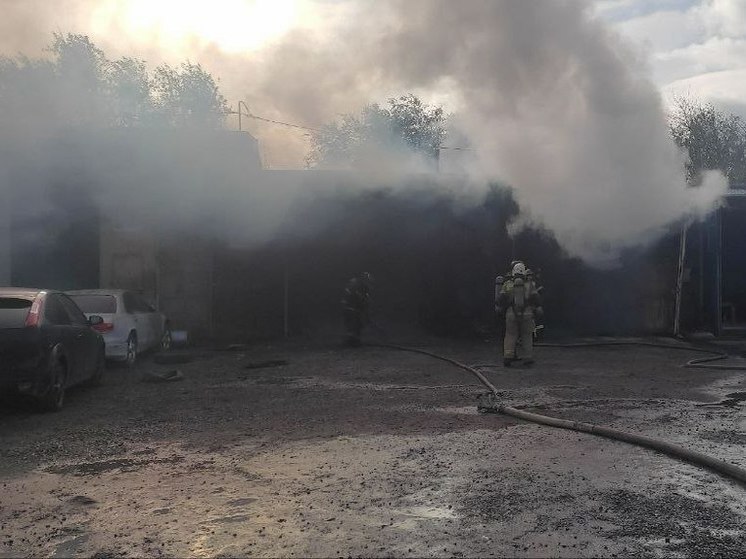 В Челябинске вспыхнул огромный пожар