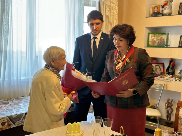 Краснодарский депутат Андрей Арендаренко поздравил труженицу тыла со 100-летним юбилеем