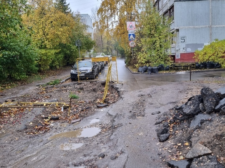 Жители микрорайона в Твери жалуются на перекрытый с августа участок дороги