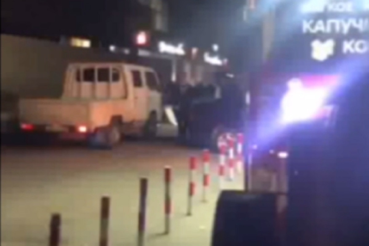 Пьяный водитель грузовика накатал себе штраф на Театральной площади Ессентуков