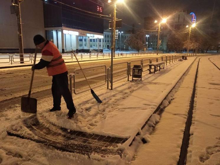 В Челябинске дорожные подрядчики справились с первым снегопадом