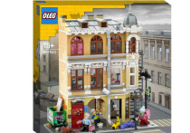 Художник-мультипликатор Артем Бизяев создал концепцию набора Lego в стиле типичного Петербурга. Игрушечную Северную столицу автор украсил самокатами, кофейней, пожарными лестницами, что видно по фотографиям, выложенным в соцсетях.