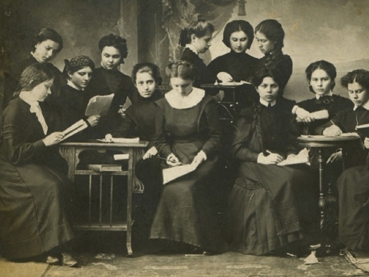 В этот день в Великих Луках в XIX веке открылась школа для крестьянских девочек