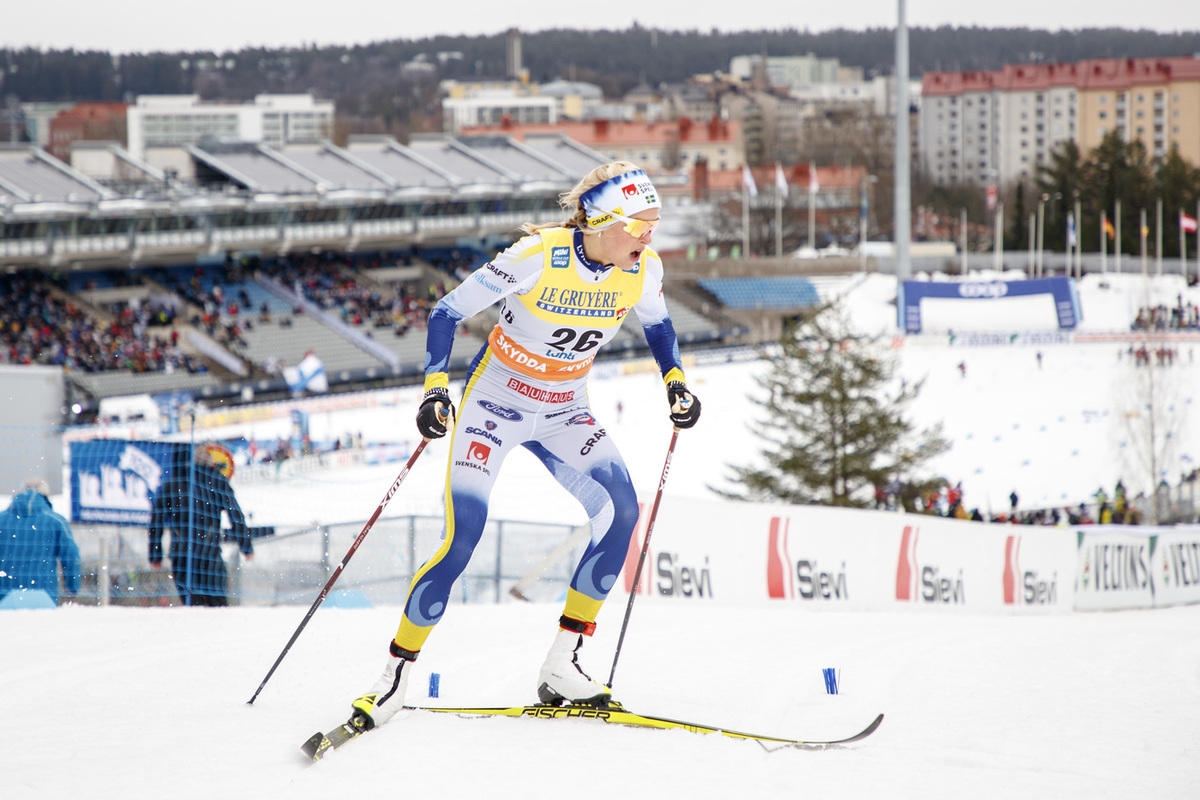 Шведских лыжников попросили не носить одежду с символикой страны