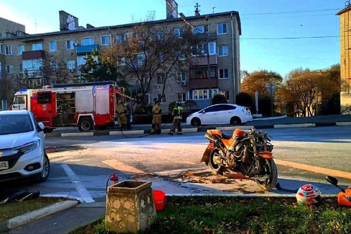 Мотоциклиста едут домой
