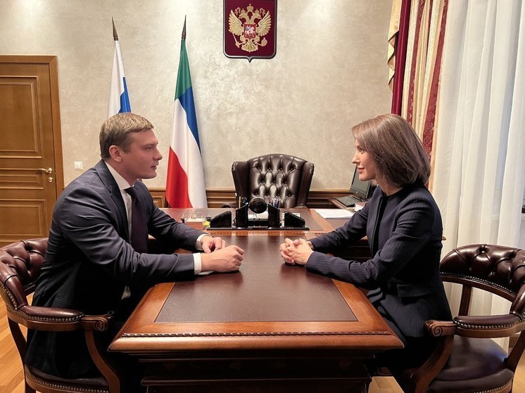 Глава Хакасии встретился в Москве с депутатом Госдумы Аршиновой