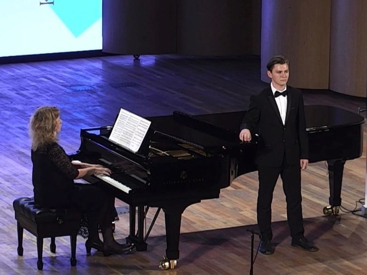 Студент музыкального колледжа стал участником благфонда В. Спивакова