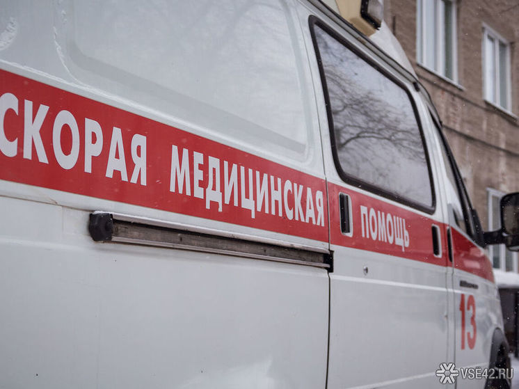 Медикам скорой помощи пришлось прятаться от агрессивного пациента в Новокузнецке