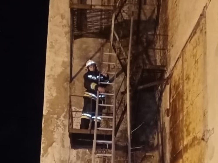 В Гулькевичском районе спасатели потушили кровлю Дома культуры