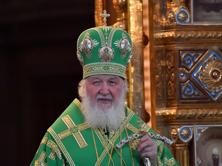 Патриарх Кирилл высказался о желающей «свалить из Рашки» молодежи
