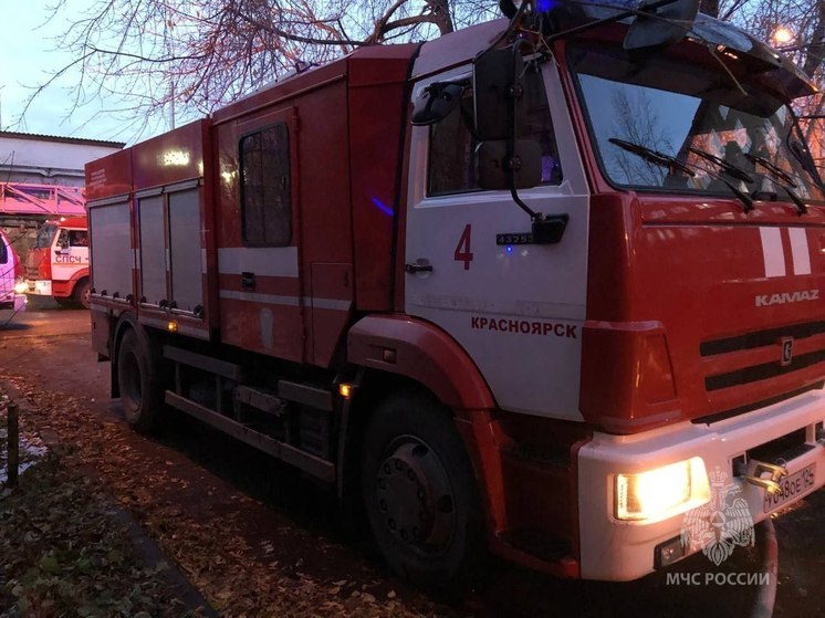 Пожарные спасли человека при возгорании на улице Аэровокзальной в Красноярске
