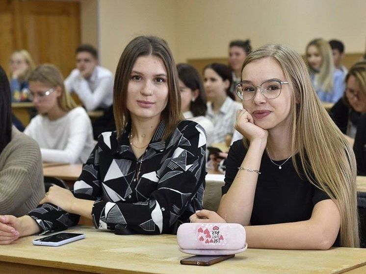 Большинство россиян  назвали вредным использование телефонов в школах