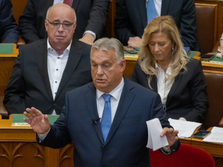 Боррель жестко ответил Орбану: Венгрию в ЕС никто не держит