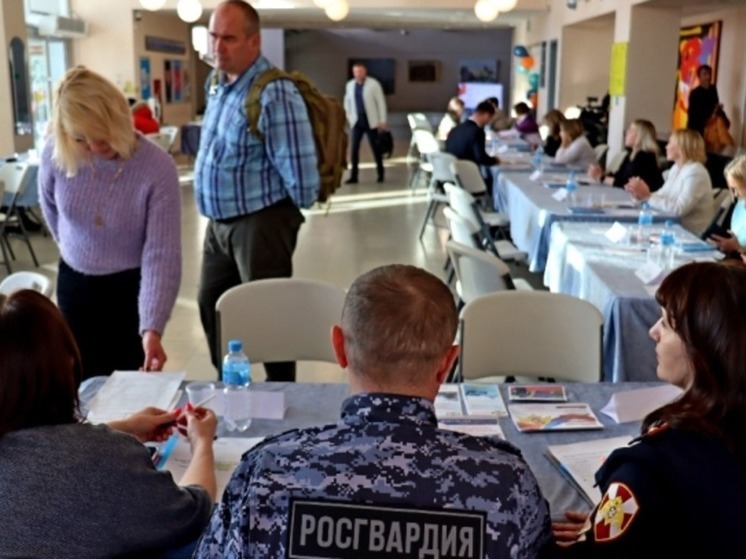 "Ярмарку вакансий" на Чукотке посетили более 100 соискателей