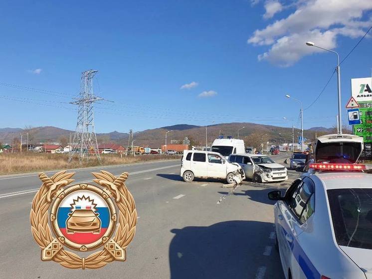 Пьяный водитель Toyota Succeed устроил ДТП в Южно-Сахалинске