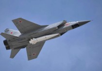 Источник, близкий к Воздушно-космическим силам (ВКС) РФ, сообщил, что ракеты "Кинжал", которыми самолеты МиГ-31К будут патрулировать акваторию Черного моря, получат возможность изменять целеуказание во время полета, а не только с земли
