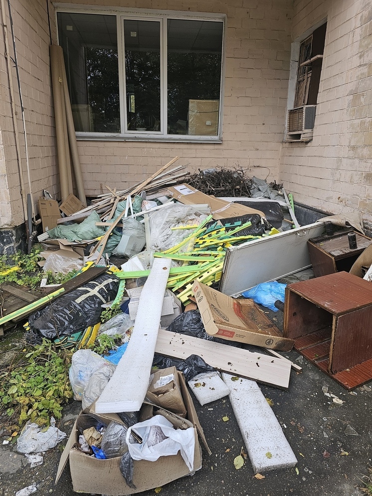 Свалку мусора на окраине Петрозаводска не вывозят больше полугода