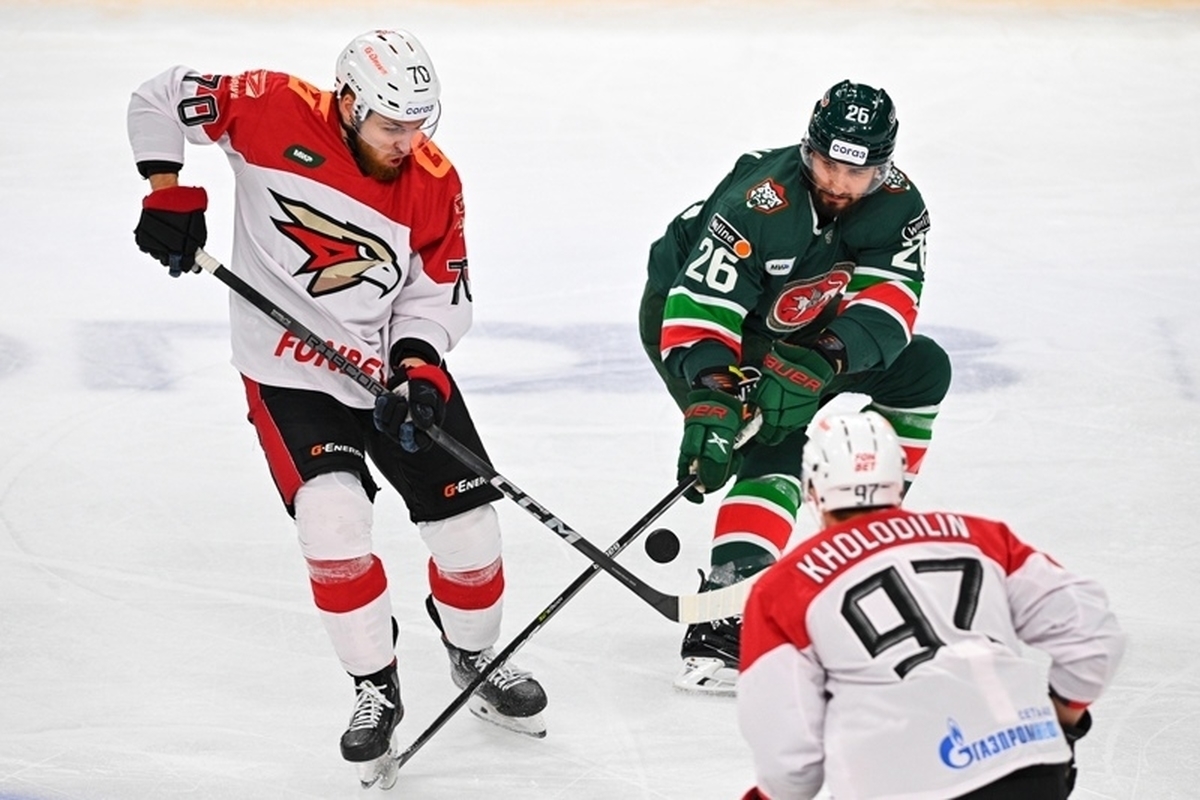 Omsk "Avangard" in the match with "Ak Bars" took a risk by removing the goalkeeper in overtime, but lost