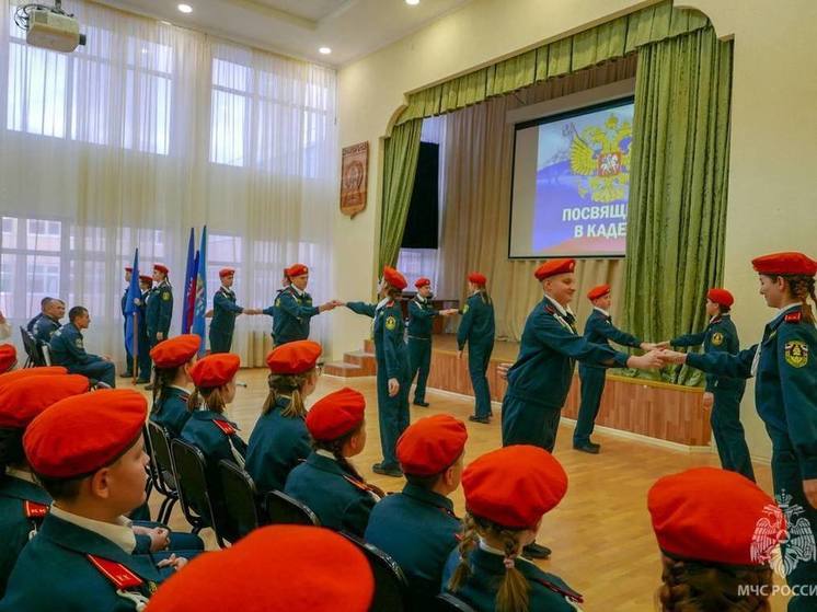 В Ноябрьске кадеты-семиклассники приняли присягу
