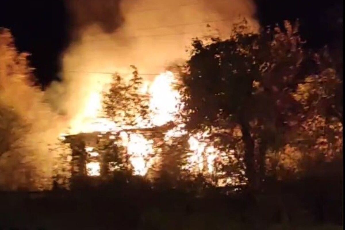 Ночной пожар в Раменском городском округе полностью уничтожил дом