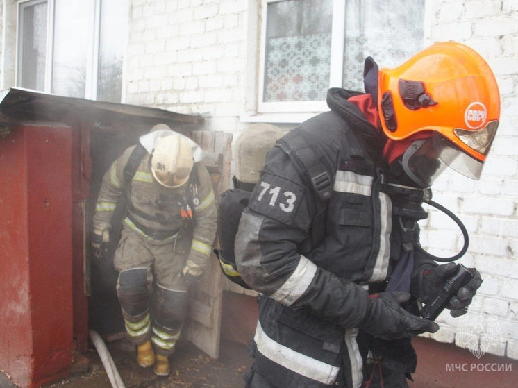 В Йошкар-Оле пожарные ликвидировали возгорание в подвале жилого дома