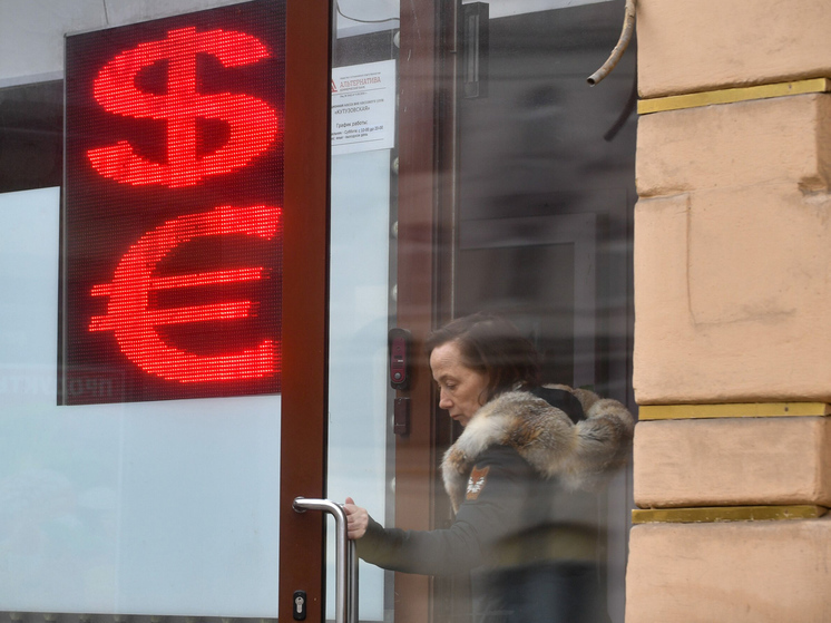 На фоне укрепления рубля обменные пункты придумали альтернативные способы заработать на потребителях