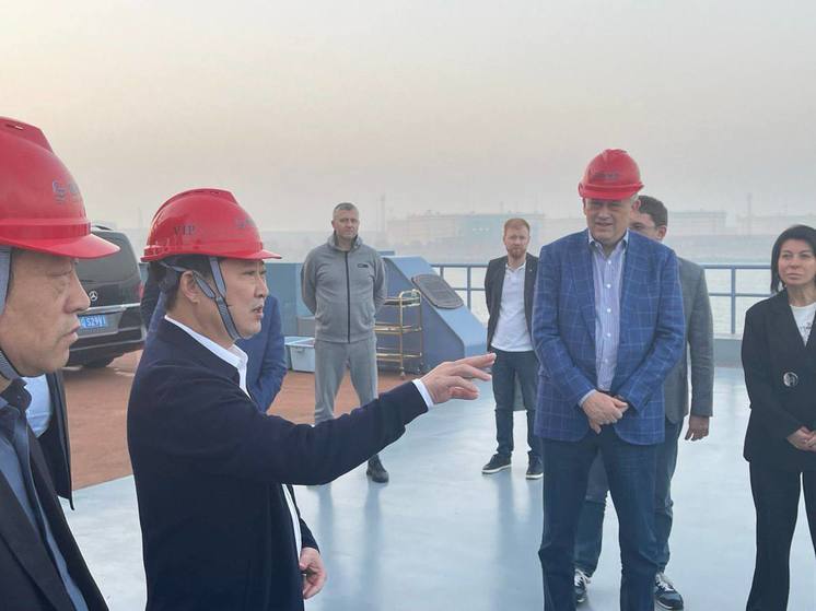 Дрозденко посетил один из крупнейших портов в Китае