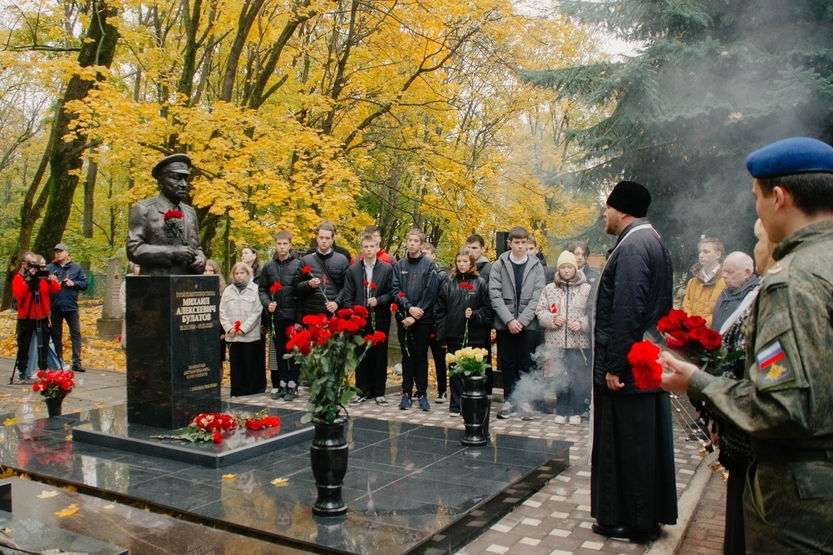 Почетный гражданин курска. Почётные граждане Курска. Лобов Курск администрация.