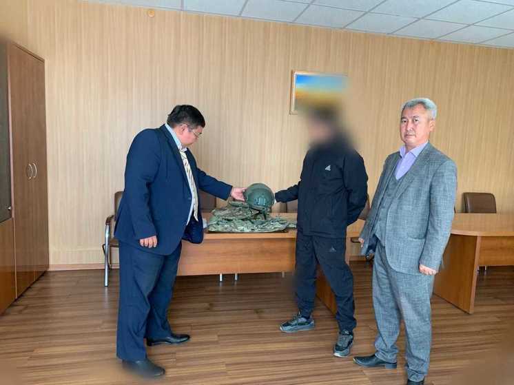 В районе Калмыкии военнослужащему вручили экипировку