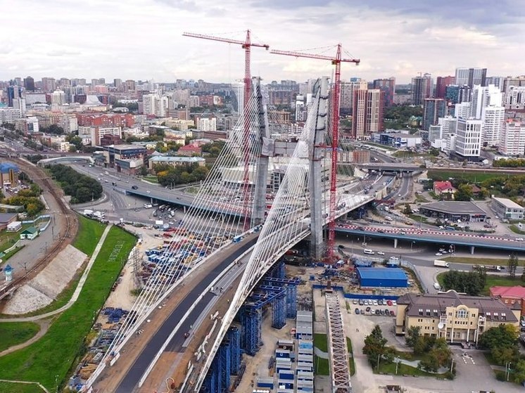 В Новосибирске открыли движение по 4 из 25 съездов с Четвертого моста