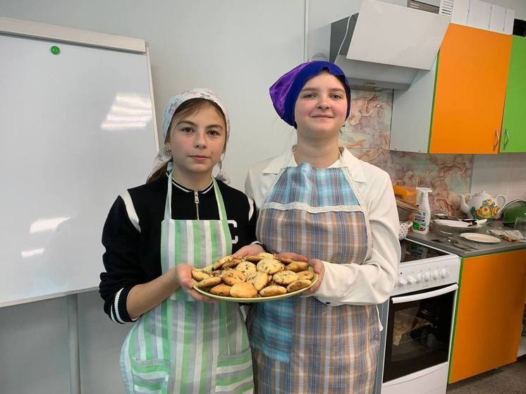 В школе Серпухова девочки занимаются кулинарией