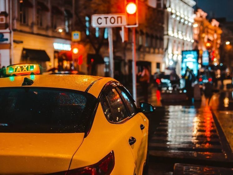 Таксист не смог выдать сдачу россиянину и покалечил его