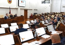 На сессии Алтайского краевого законодательного собрания 26 октября депутаты утвердили в первом чтении проект закона «О бюджете на 2024 год и плановый период 2025 и 2026 годов».
