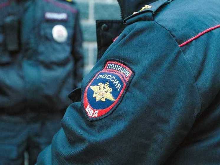 В столице Калмыкии мужчина силой отобрал телефон у незнакомца