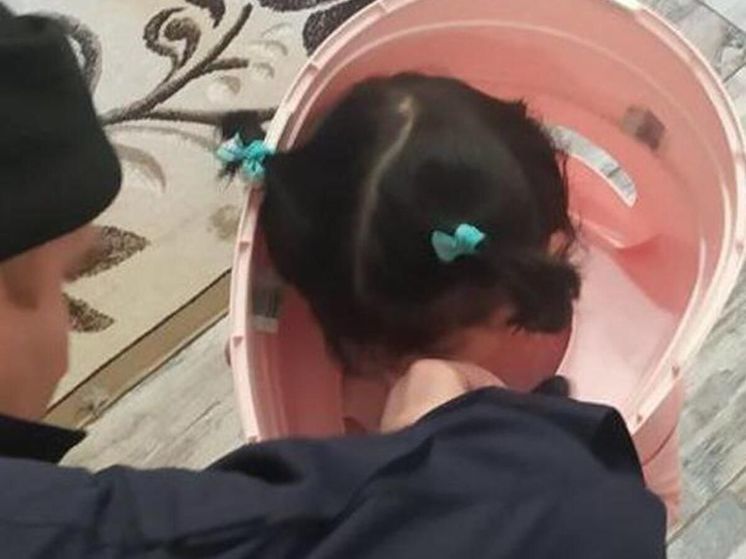 Спасатели региона помогли малышке, застрявшей в стульчике от горшка