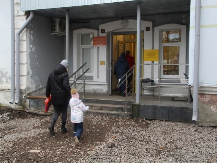 Рабочие приведут в порядок дорогу к детской поликлинике в Петрозаводске