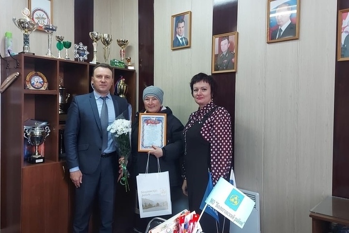В Тверской области матери участника СВО вручили благодарность за воспитание сына