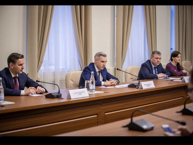 Губернатор Смоленска провел брифинг для журналистов региональных СМИ