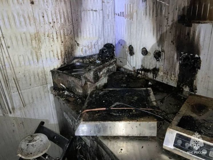При пожаре в уфимском кафе эвакуировали 20 человек
